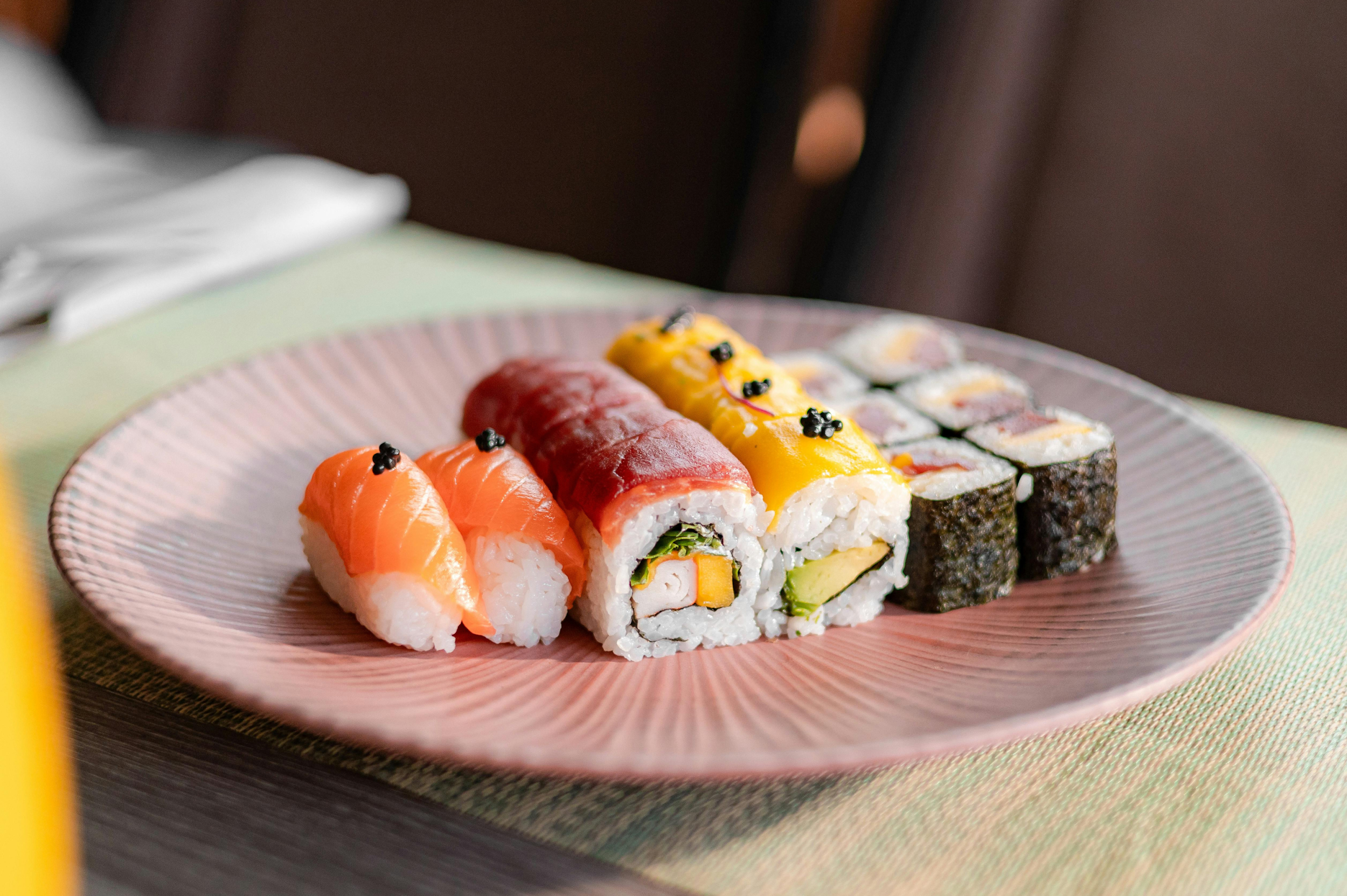 มาทำความรู้จักซูชิกันเถอะ 🍣 (๑ᵔ⤙ᵔ๑ 🥢)